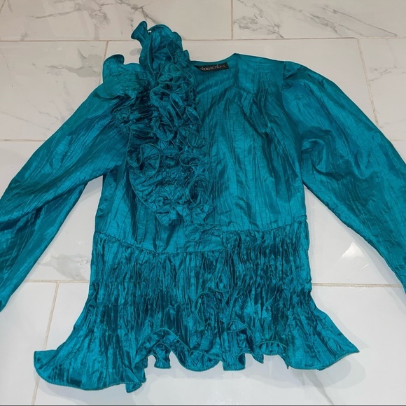 Avant garde dramatic blouse - Picture 3 of 6